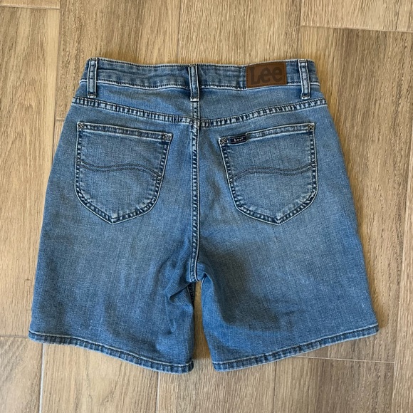 Lee Relaxed Fit Mid Rise Shorts - Picture 3 of 3